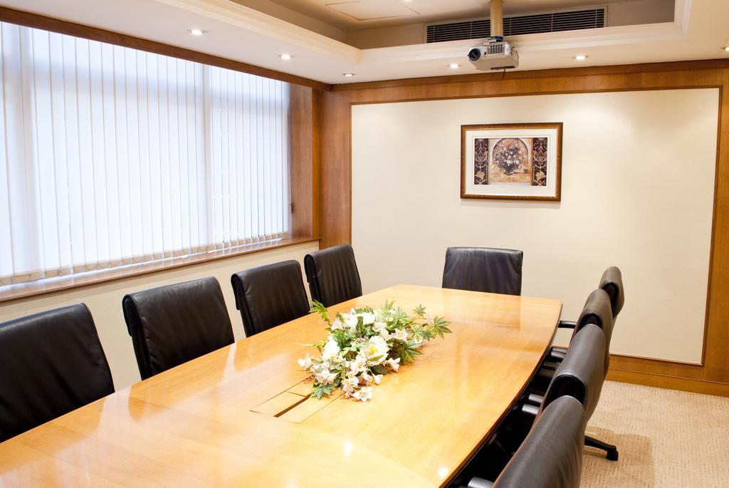 澳门置地广场酒店 外观 照片 Boardroom at the London office